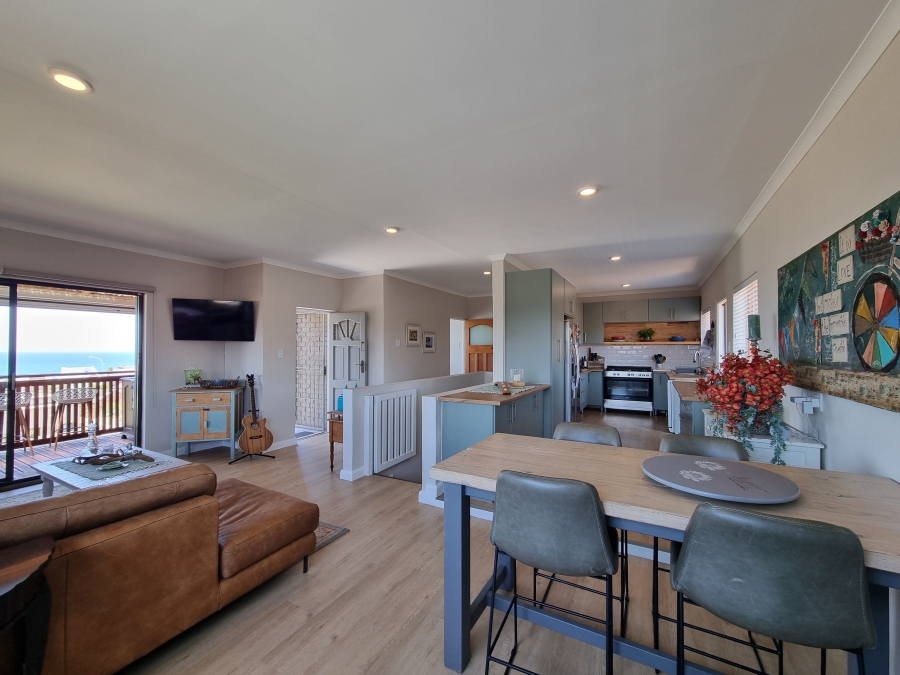 4 Bedroom Property for Sale in Wavecrest Eastern Cape